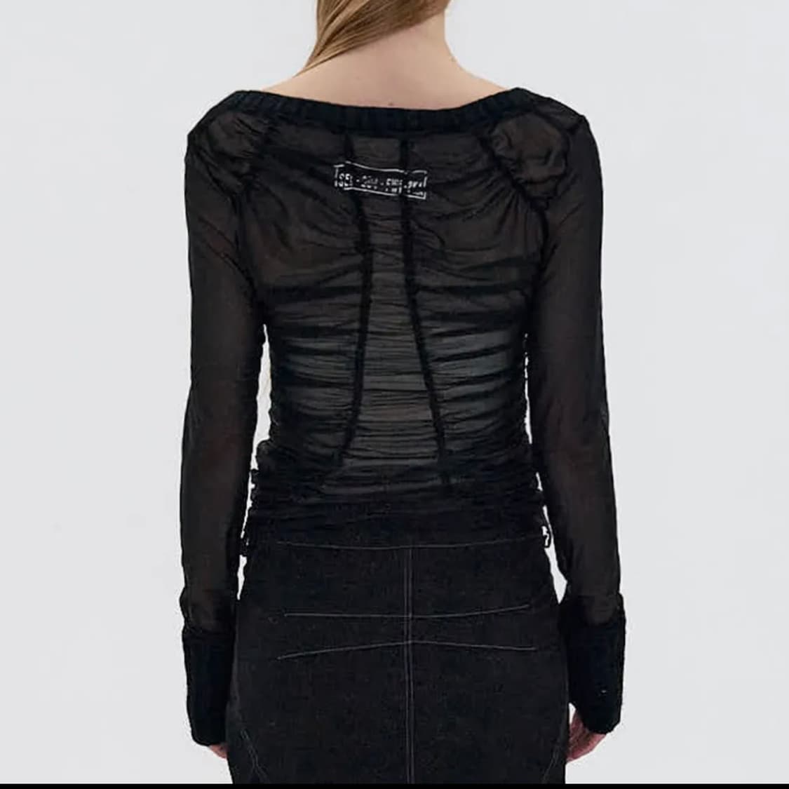 2000아카이브 SHIRRING MESH TOP 하투하 이안 착용 상품이미지2
