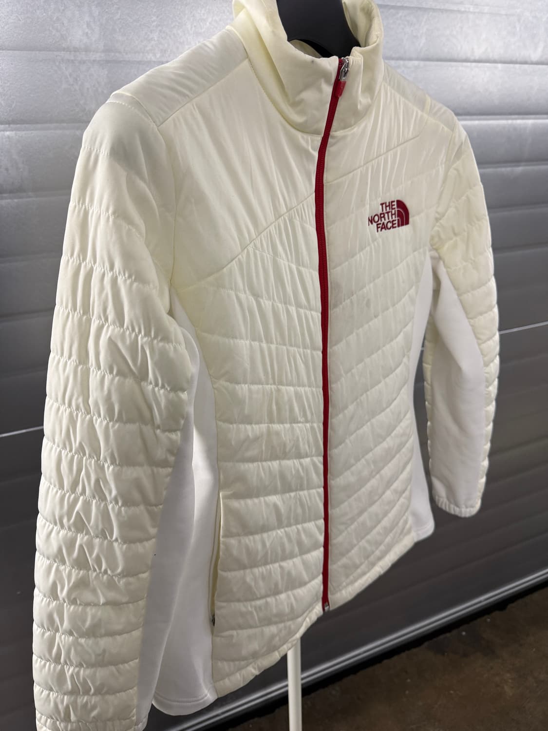 노스페이스 평창 여성 화이트 경량패딩 XL 이승훈선수 싸인 상품이미지6