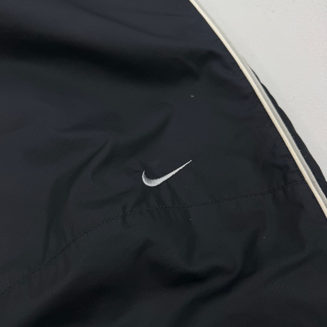 나이키 00s 미들 스우시 올드스쿨 와이드 바람막이 트랙팬츠 상품이미지3