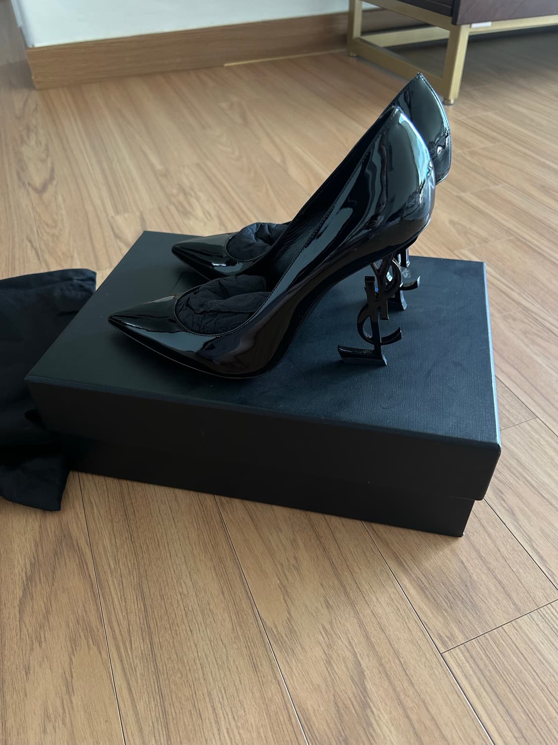 생로랑 opyum 로고 펌프스 상품이미지2