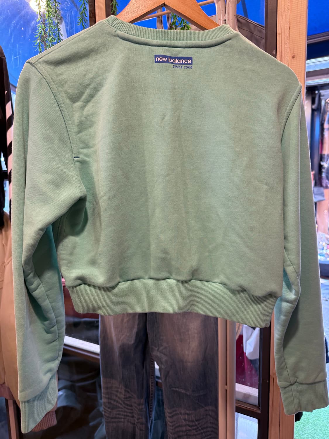 뉴발란스 민트 크롭 맨투맨  상품이미지3