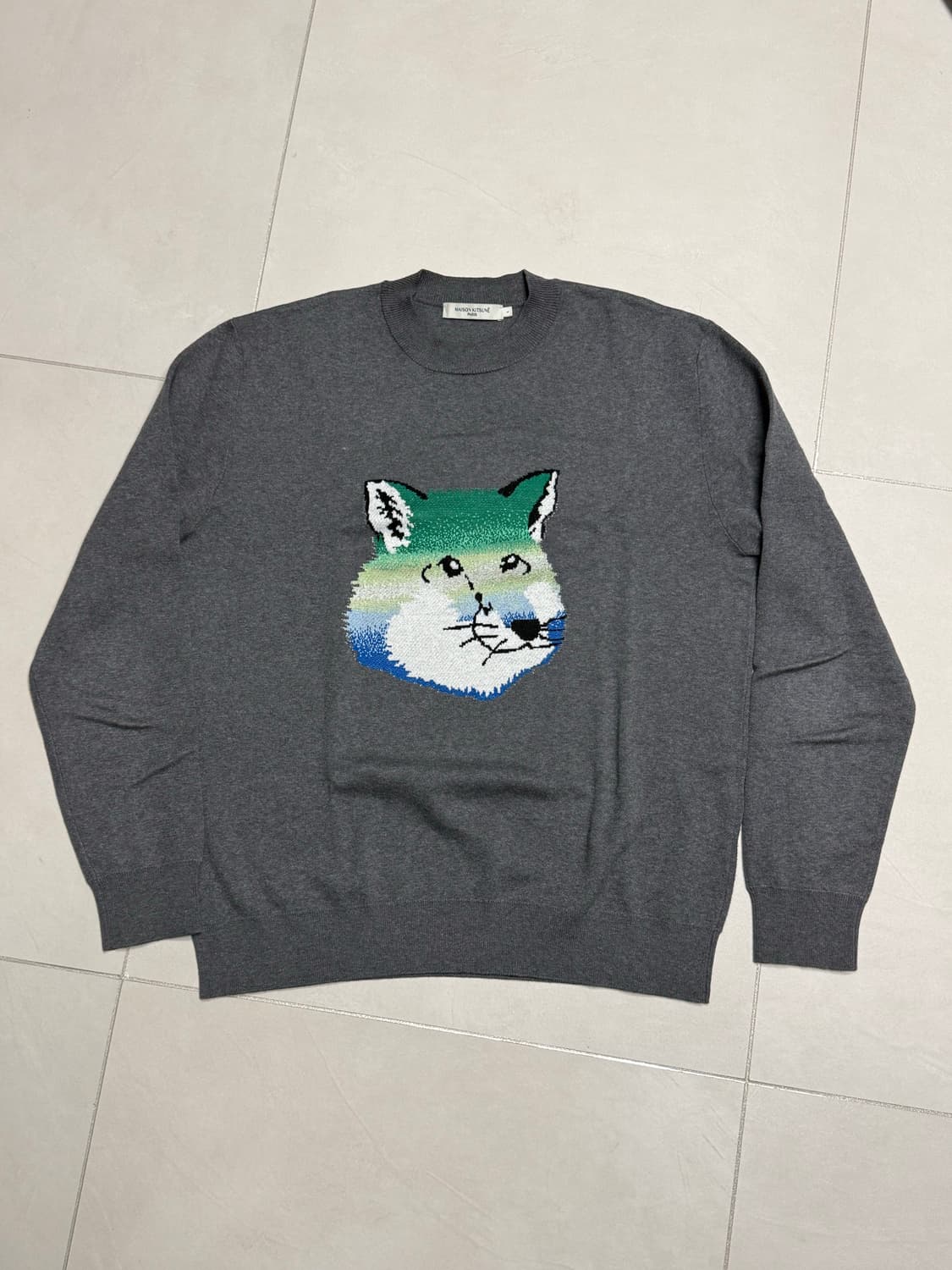 [L] 메종키츠네 바이브런트 폭스헤드 니트(배우 신시아 착용) 상품이미지5