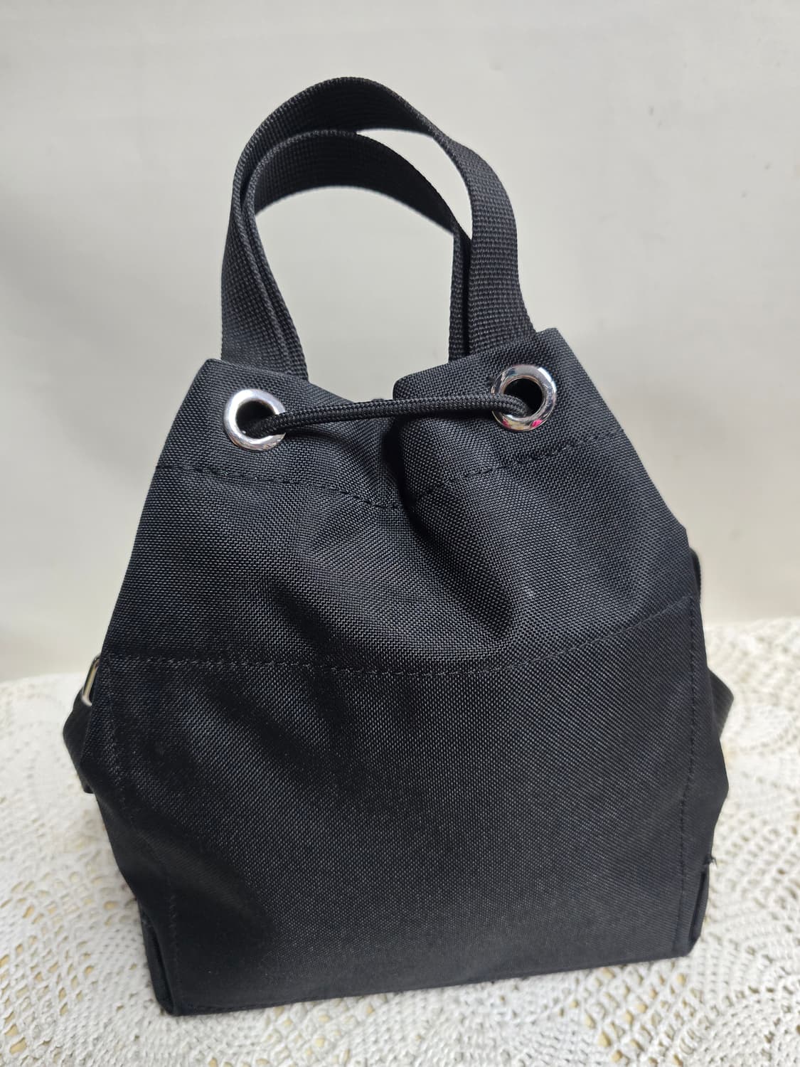 라코스테 블랙 드로우스트링 버킷백 상품이미지2