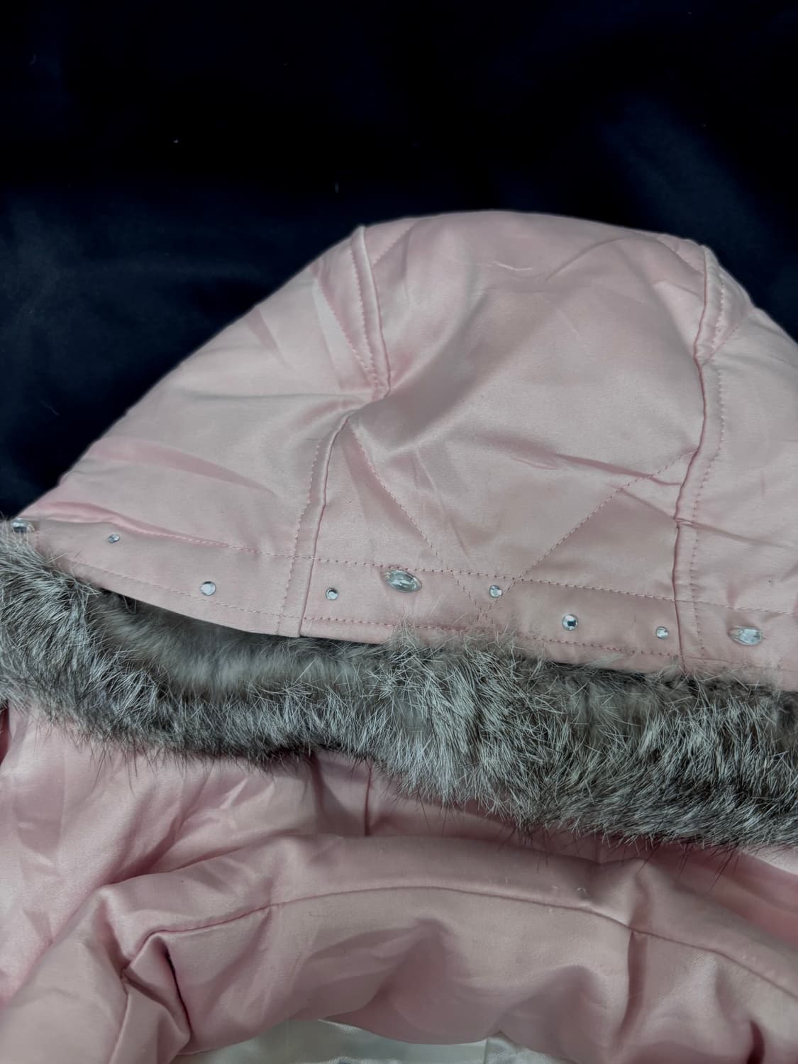 [X Miss] 딸기우유 그레이 퍼 큐빅 디테일 후디 패딩 상품이미지5