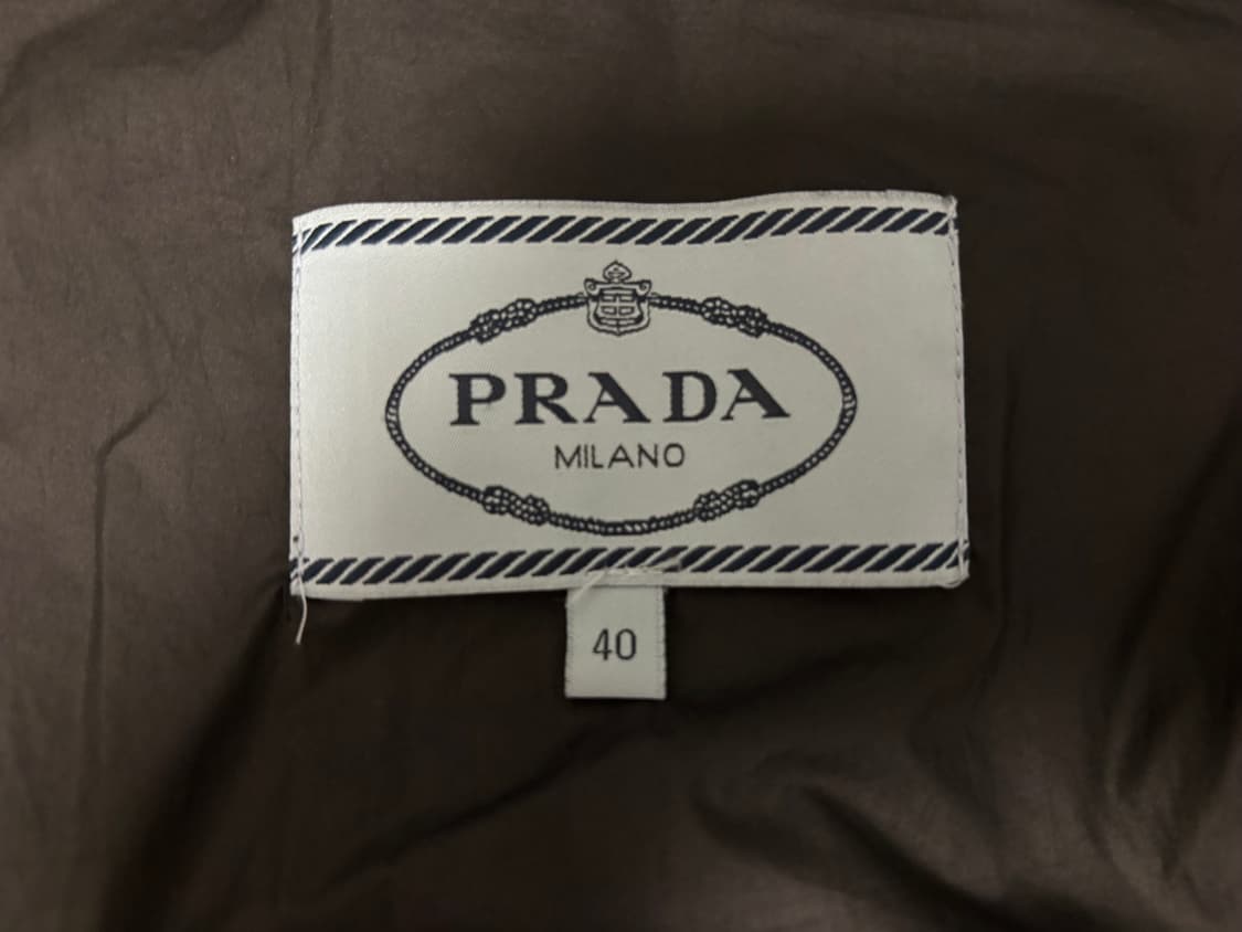 프라다 RE-NYLON 후드 다운 패딩 급처 상품이미지4