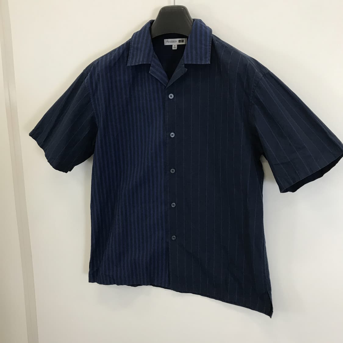 유니클로 x JW앤더슨 오픈카라 반팔셔츠 [M] 상품이미지2