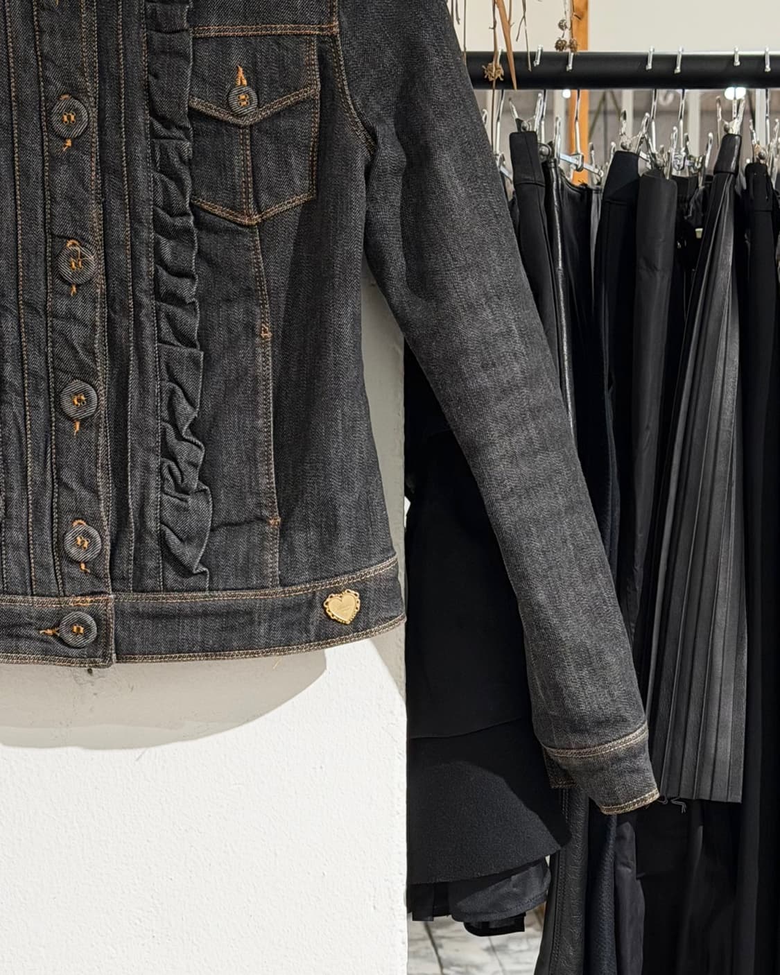 모스키노 진스 블랙 데님 프릴 패디드 자켓 상품이미지6