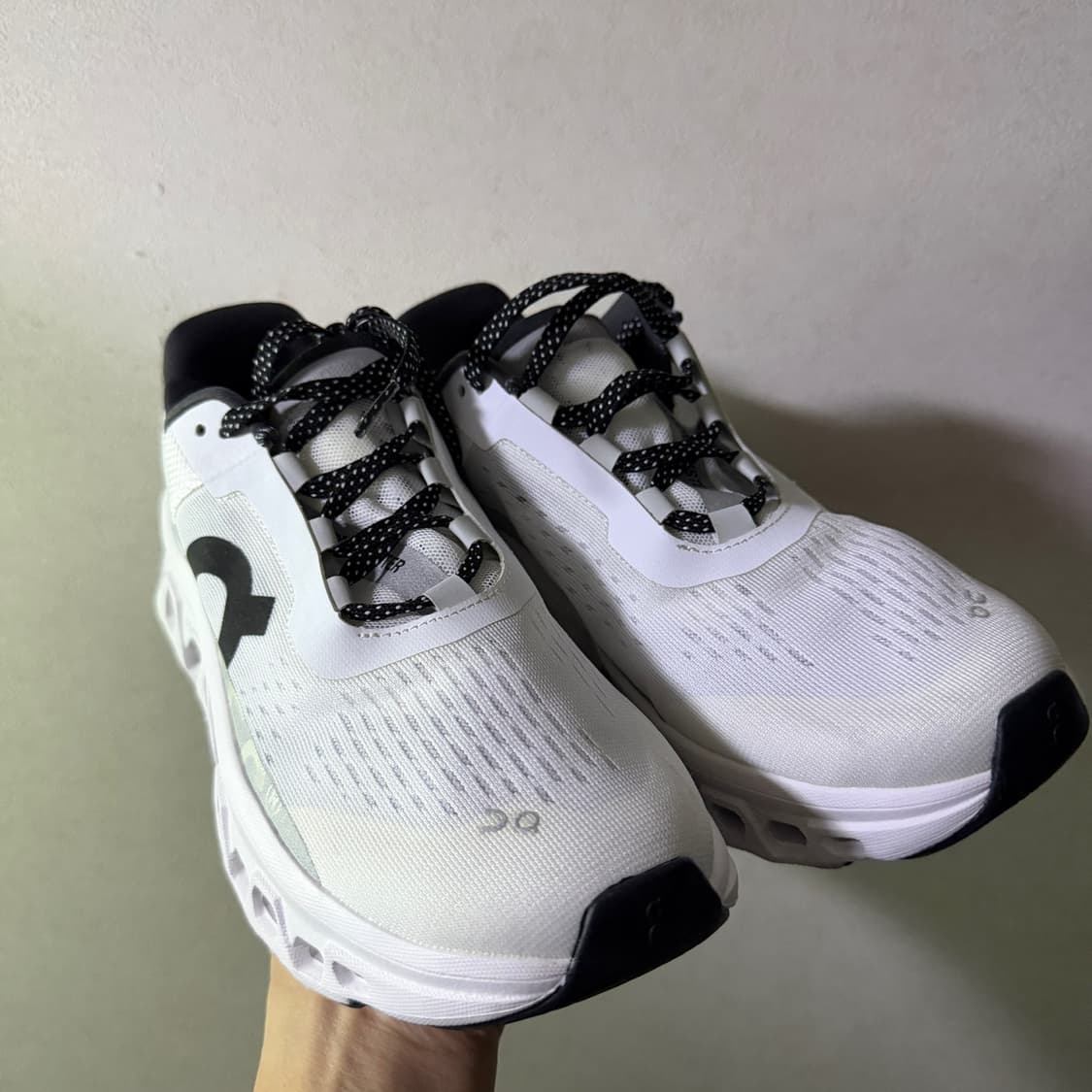 온 러닝 클라우드몬스터 언다이드 화이트 (235) 상품이미지2