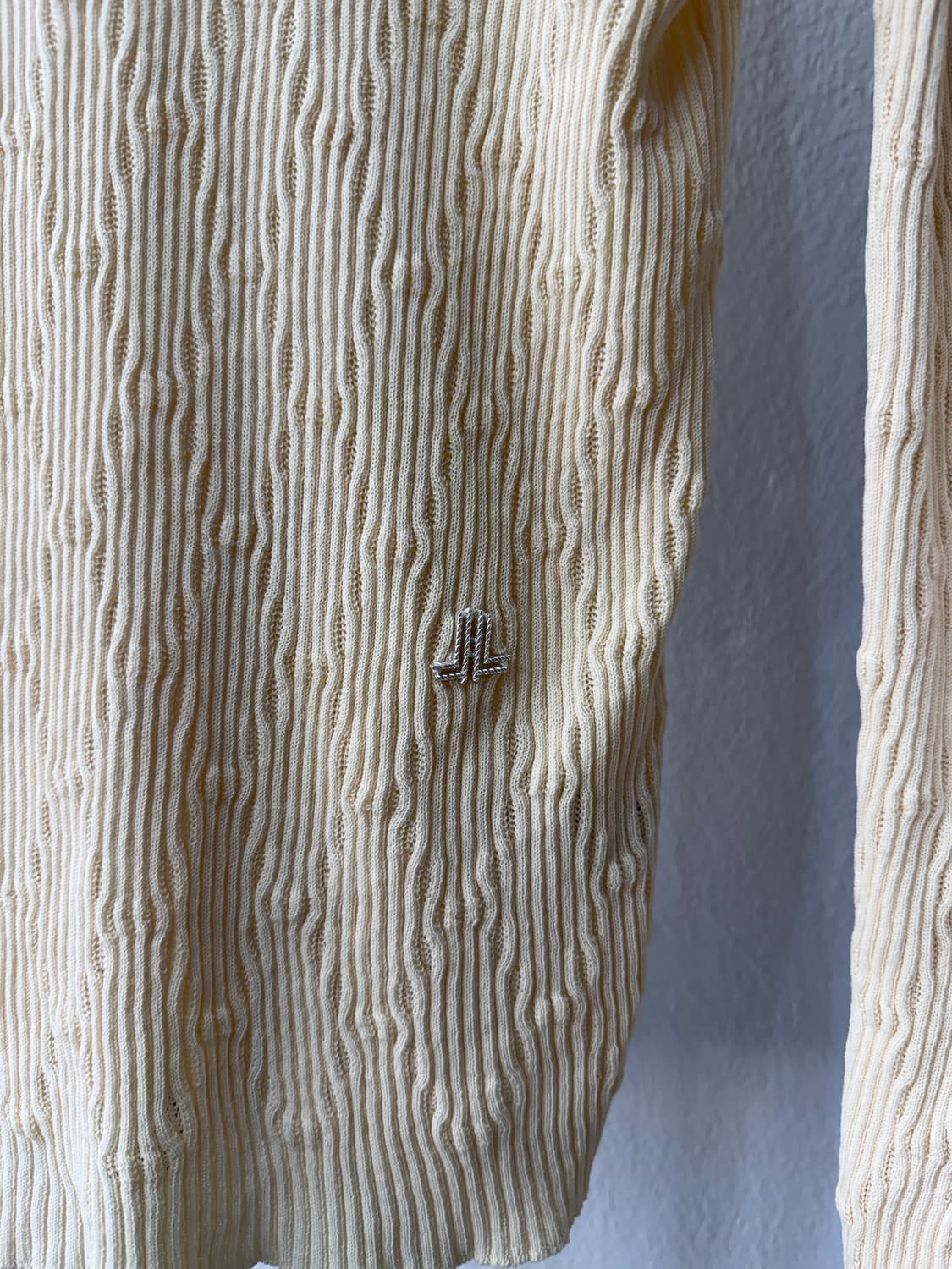 정품) 랑방 한섬 23ss 로고 팬던트 아이보리 골지 니트 90 상품이미지4