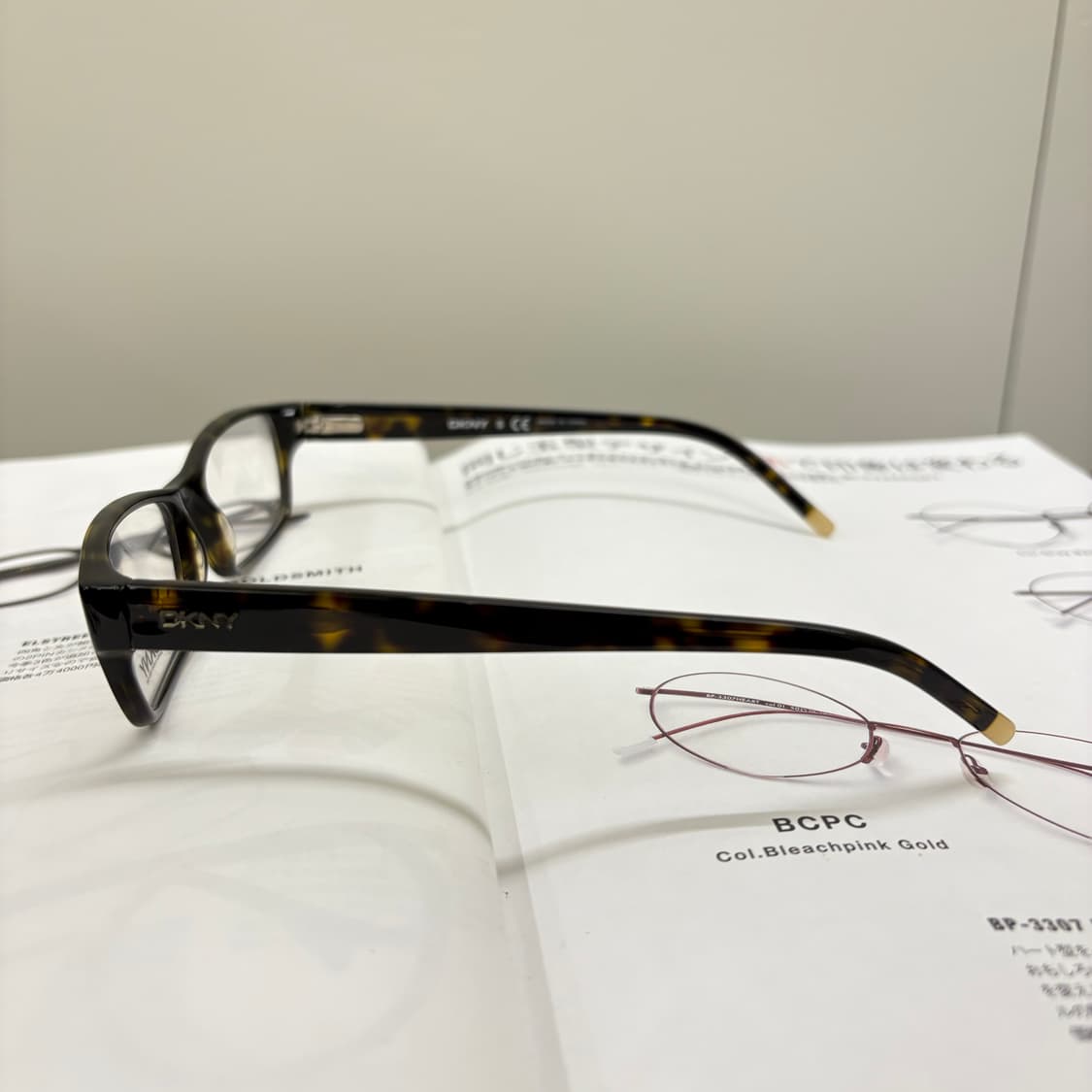 DKNY 사각 뿔테 빈티지안경 상품이미지3