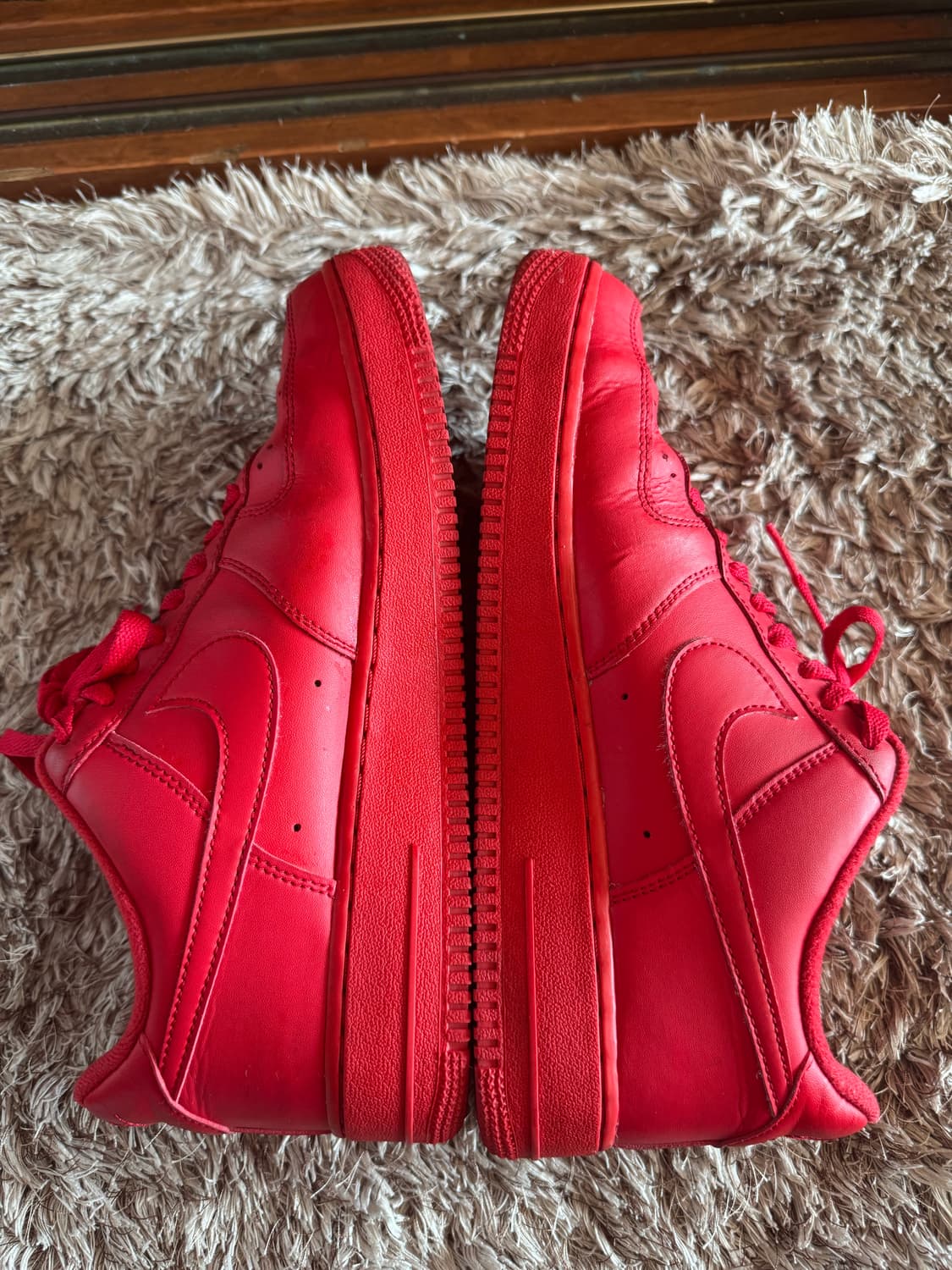 [275] 나이키 에어포스 1 '07 LV8 로우 트리플 레드 상품이미지3