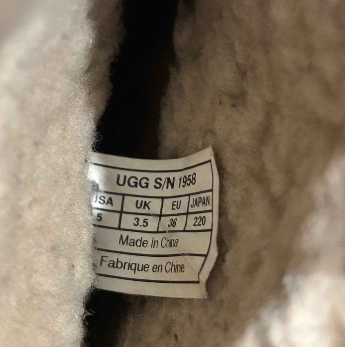 UGG Australia Lynnea 블랙 가죽 부츠 상품이미지10