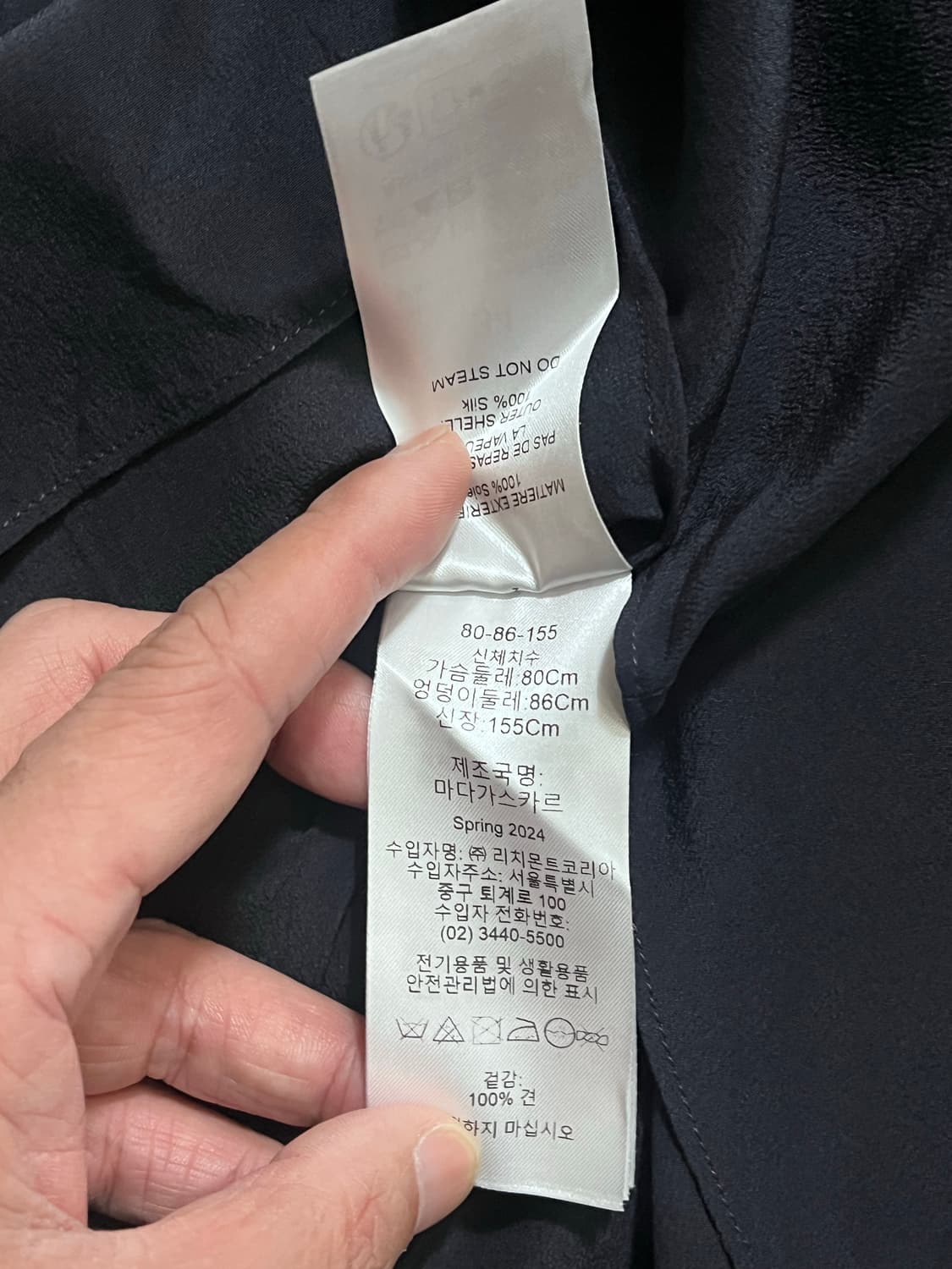 24년 시즌 끌로에 잉크 네이비 스모크 블라우스 상품이미지6