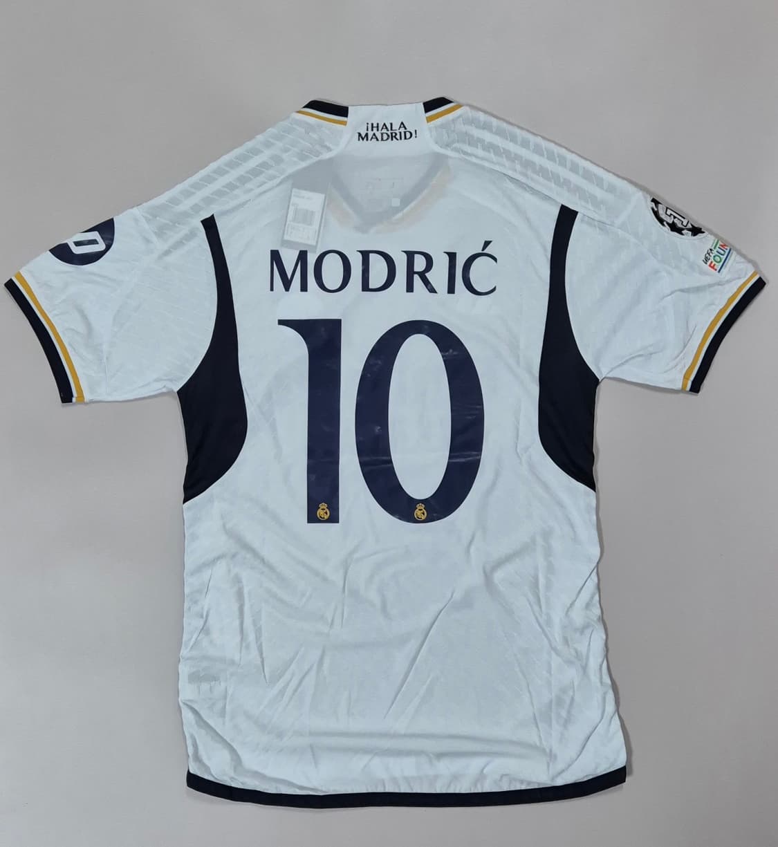 24-25 레알마드리드 홈 모드리치 유니폼 L(마킹불량) 상품이미지1