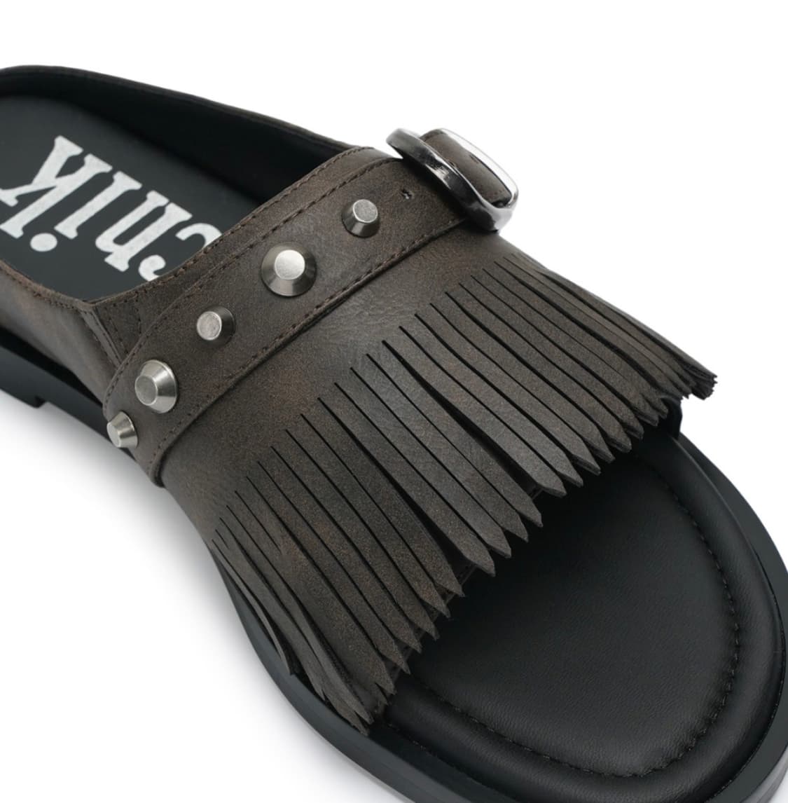이크닉 태슬 슬리퍼 브라운 tassel stud slides/brown 상품이미지2