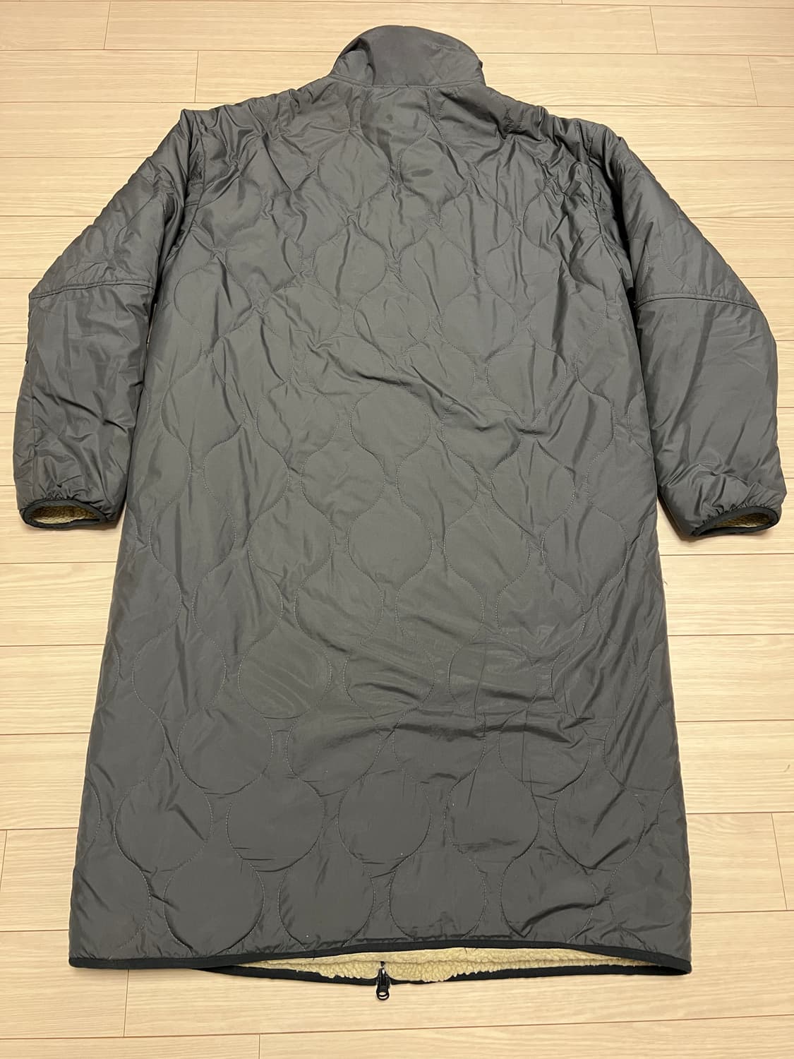 아디다스 양면 보아 쉐르파 리버시블 퀼팅 롱 자켓 / 다크그레이 / L 상품이미지3