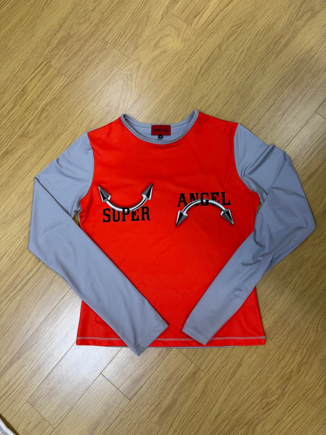 모멘텔 롱슬리브 (슈퍼엔젤레드피어싱티셔츠) M 상품이미지1