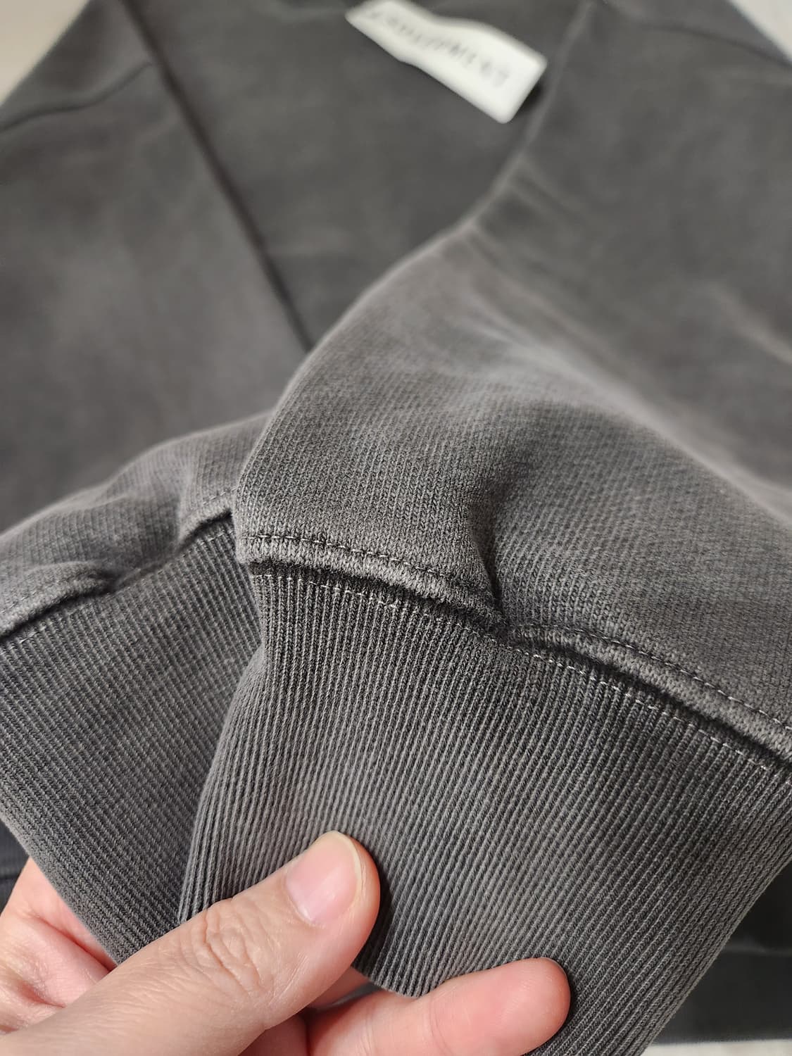 소버먼트 차콜맨투맨 상품이미지7