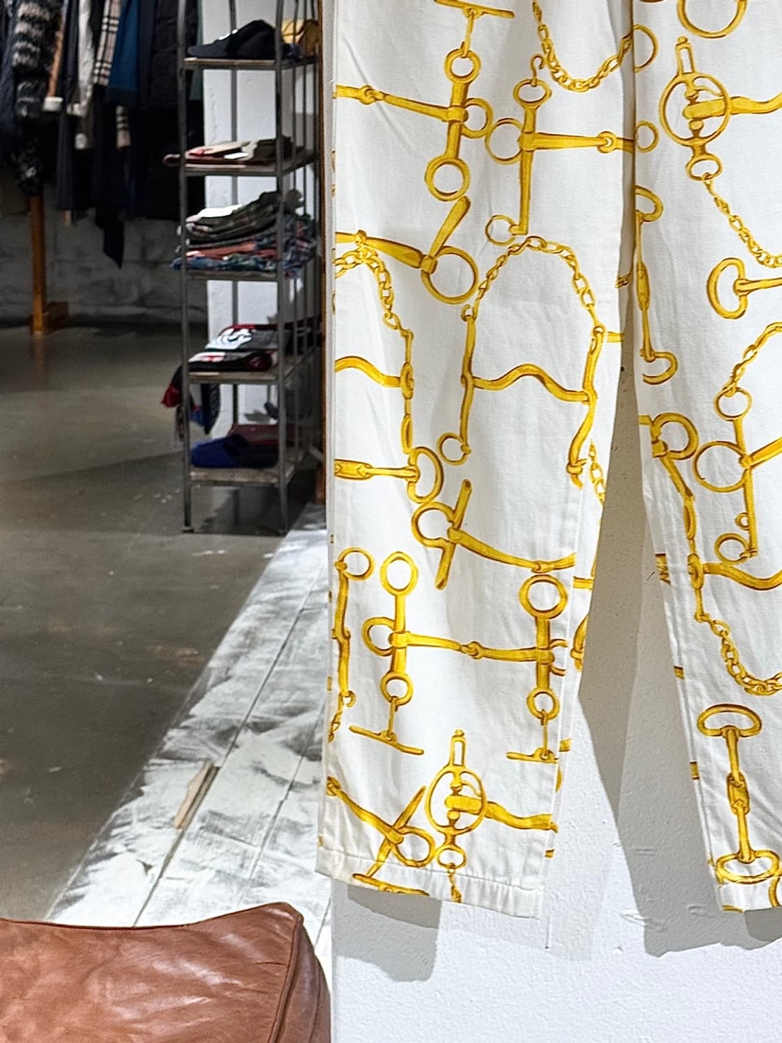 구찌 아이보리 홀스빗 체인 프린팅 데님 팬츠  상품이미지4