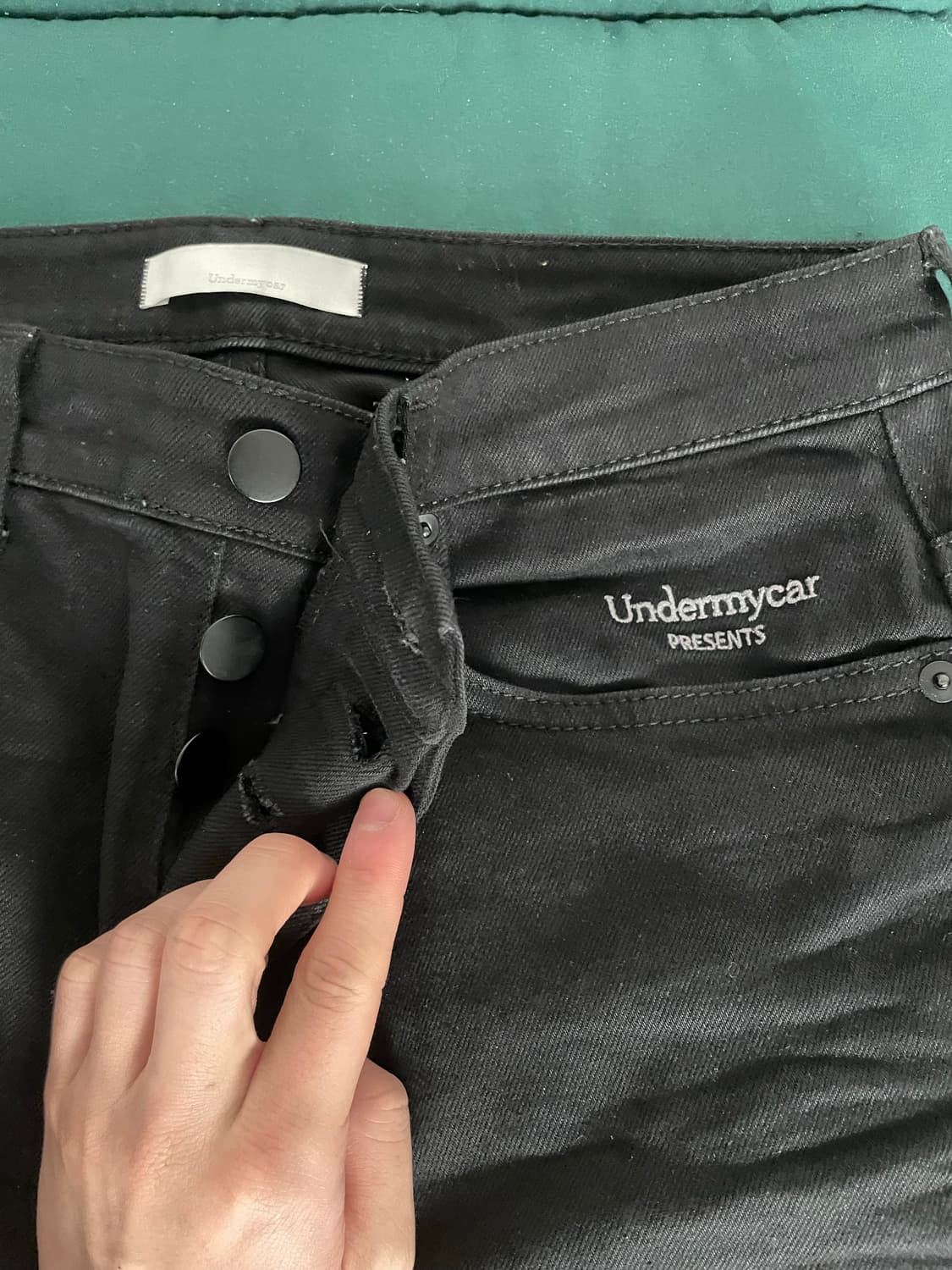 언더마이카 스트레치 플레어 진 블랙 상품이미지2