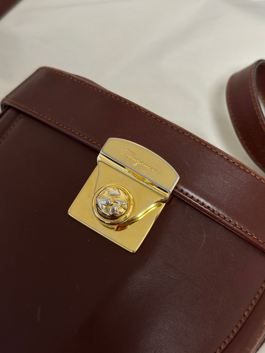 페라가모 크로스백 상품이미지5