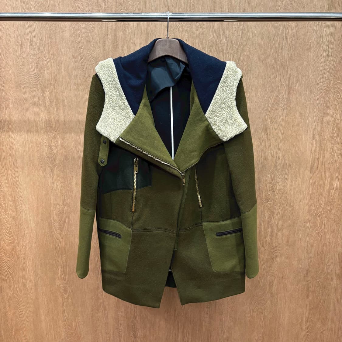 시스템 울 믹스 후드 집업 코트 사선 지퍼 블록 패치워크 디테일 카키 상품이미지2