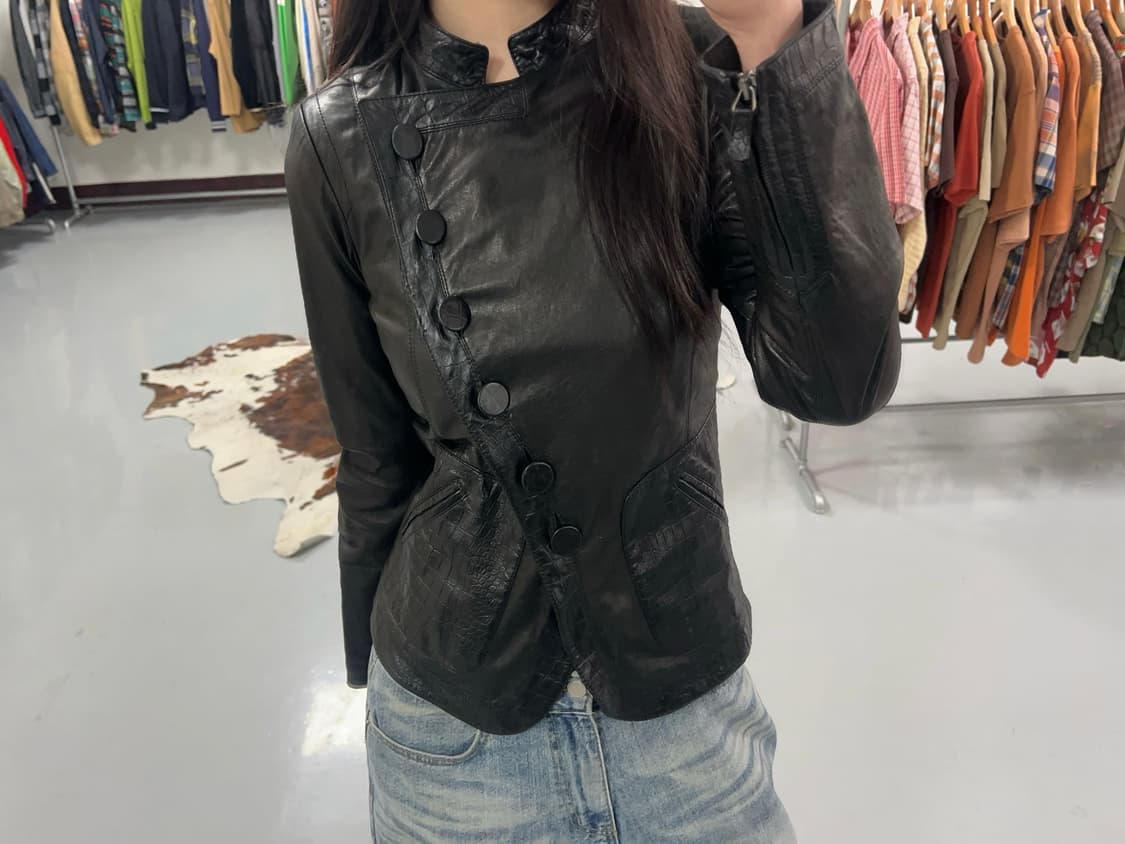 엠포리오아르마니 사선 버튼 램스킨 자켓 상품이미지3