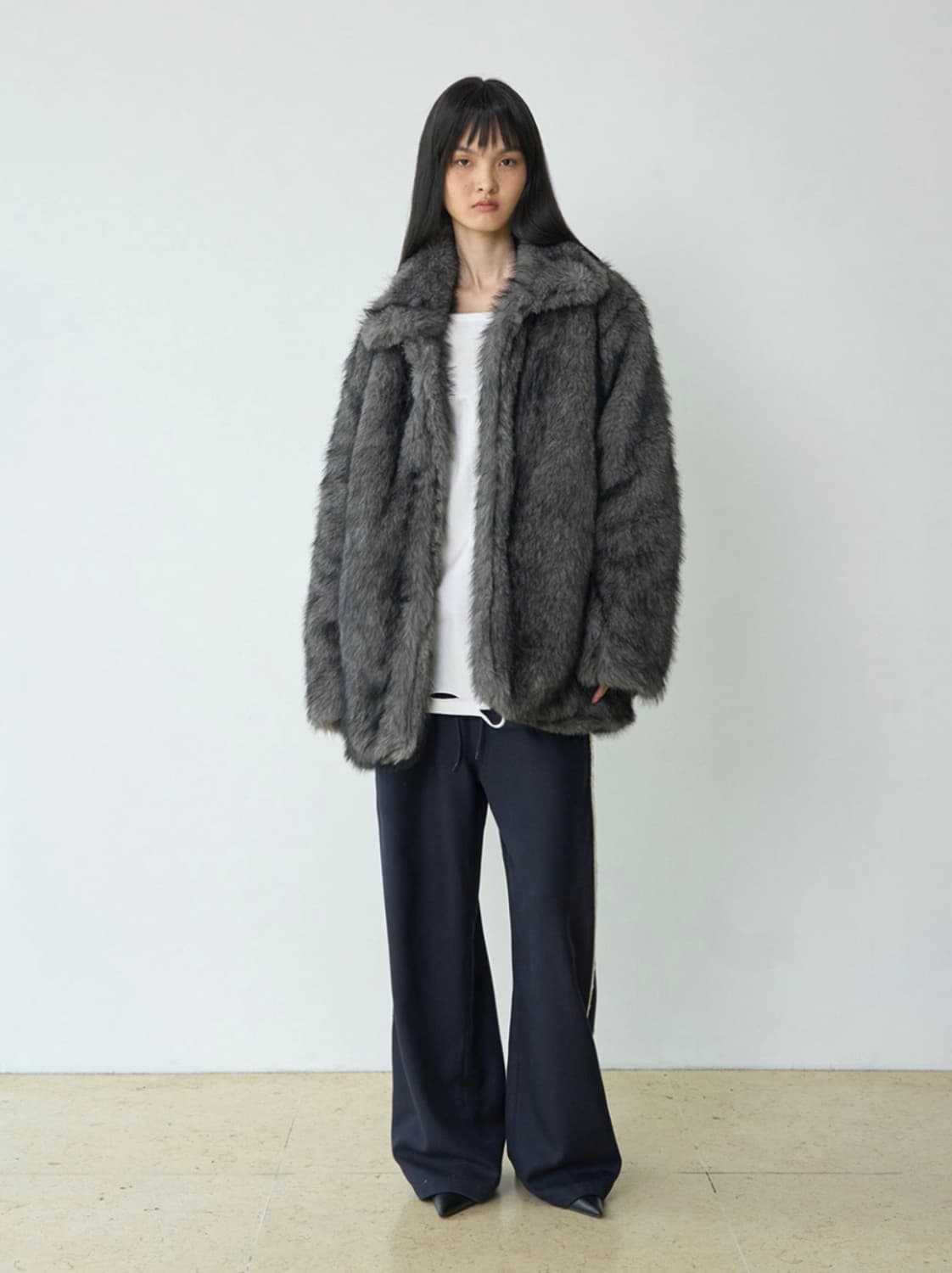 밀로우먼 버클 롱 퍼자켓 차콜 상품이미지3