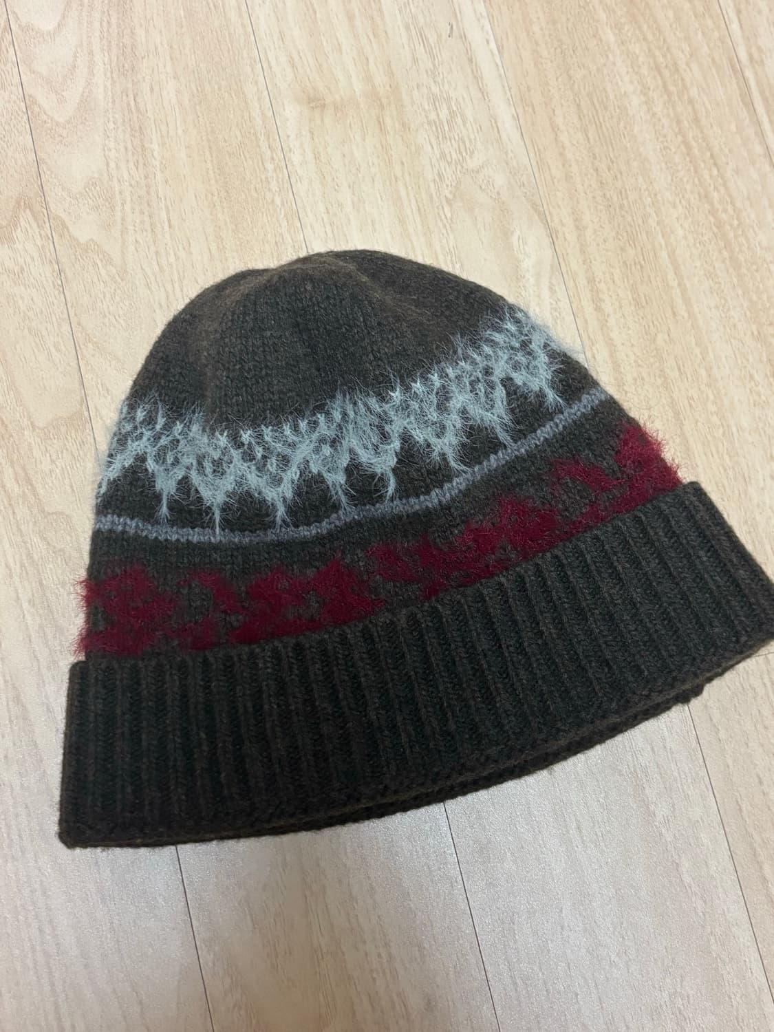 아모멘토 자카드 비니 팝니다 상품이미지1