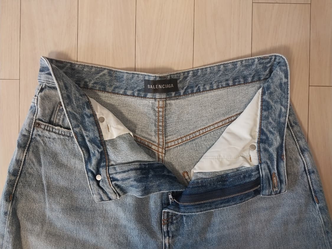 발렌시아가 라지 배기핏 논코티드 데님 팬츠 연청 상품이미지2