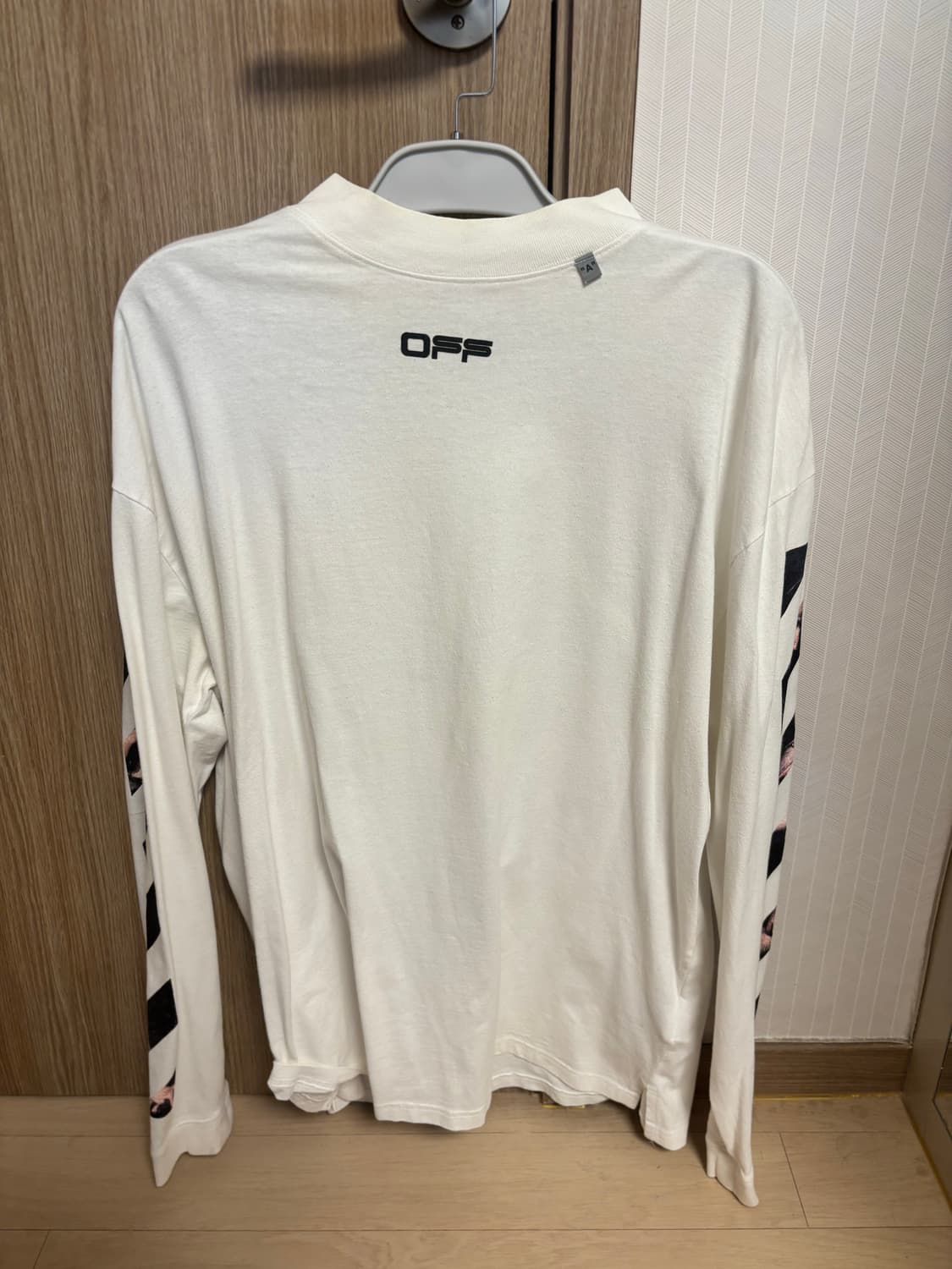 오프화이트 롱슬리브 라지 상품이미지2