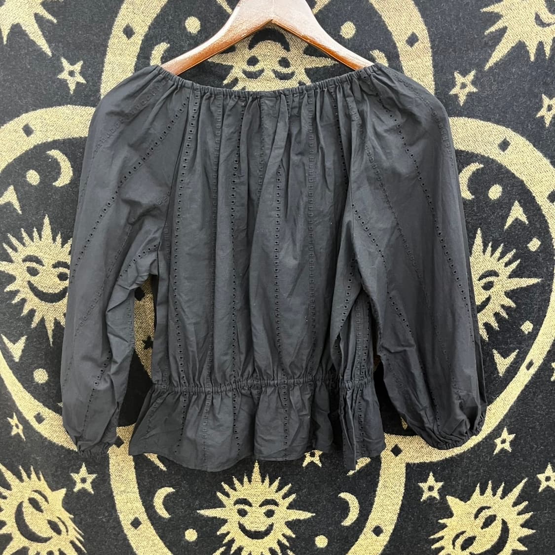 유니클로 엠브로이더리 고스 모리 펀칭 오픈숄더 퍼프 블라우스 K0137 상품이미지4