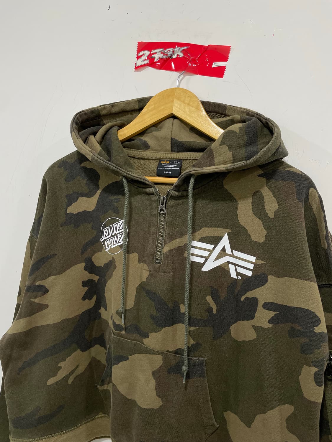 Alpha Industries X Santa Cruz 카모 크롭 후드티 상품이미지7