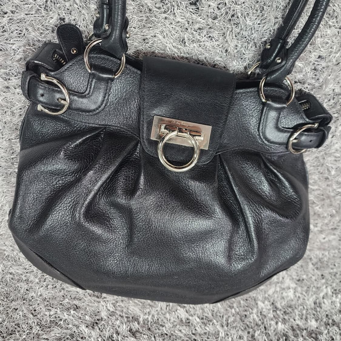 페라가모 은장 간치니로고 숄더백 상품이미지2