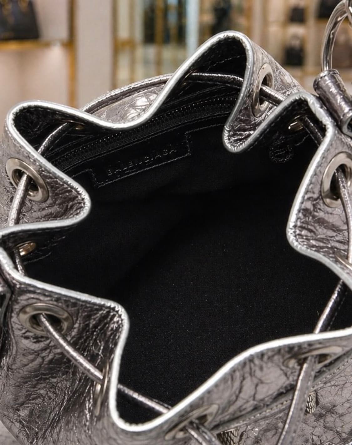 [A급] 발렌시아가 르 카골 버킷백 XS 판매합니다!!! 상품이미지4