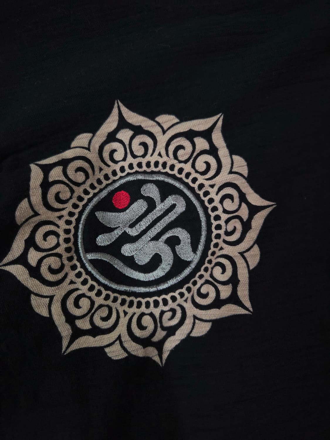 CHICIRI JAPAN 블랙 자수 롱 슬리브 티셔츠 상품이미지3