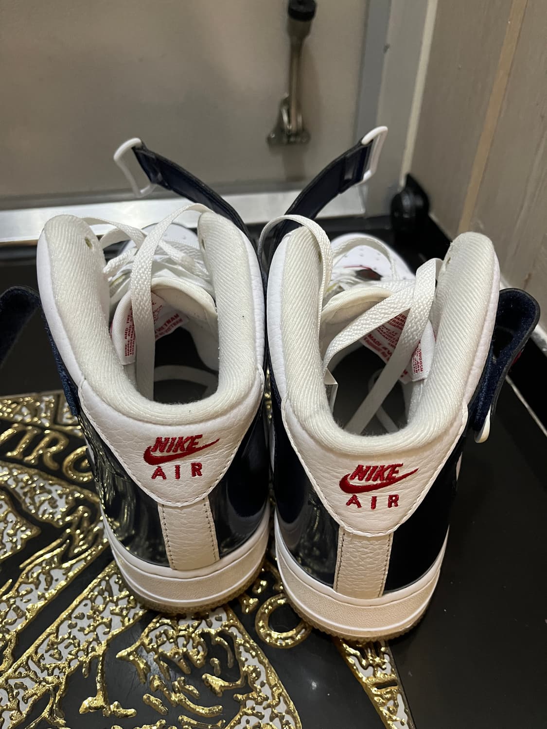 나이키 에어포스 1 미드 QS 유니버시티 레드 앤 미드나잇 네이비 상품이미지4