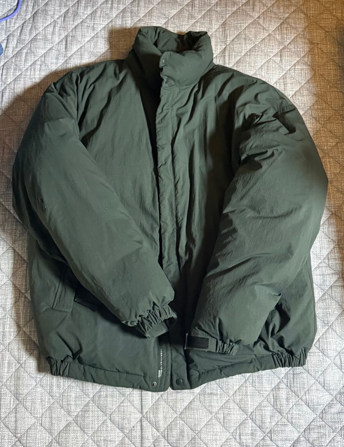 듀테로 올리브 그린 구스 다운 (100) 숏패딩 상품이미지4