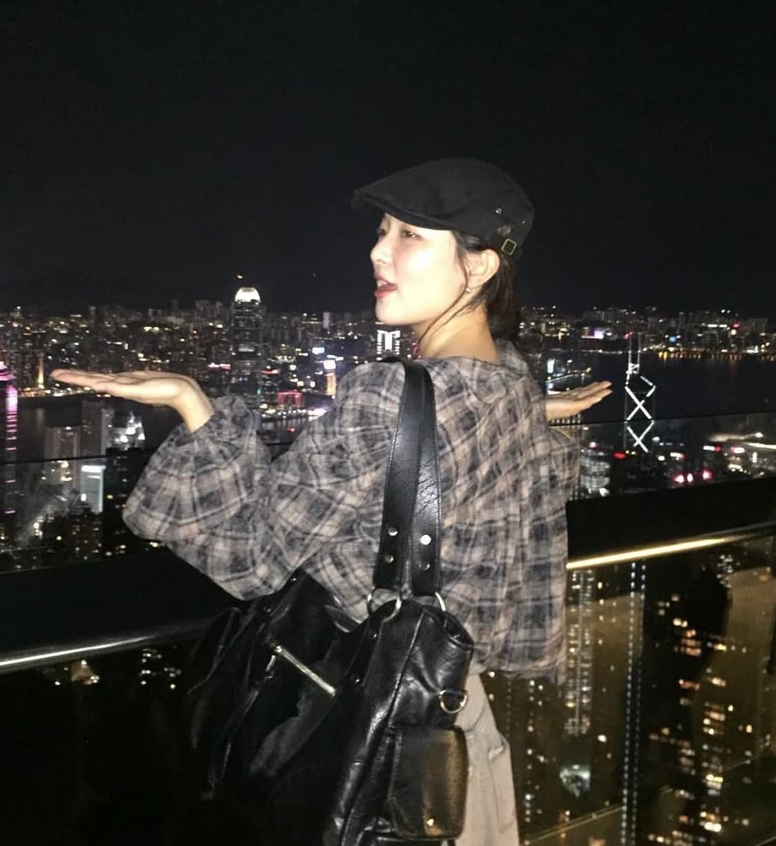 새상품/ 슬기착용) 이우가마카라스 스터드 레더 숄더백 상품이미지3