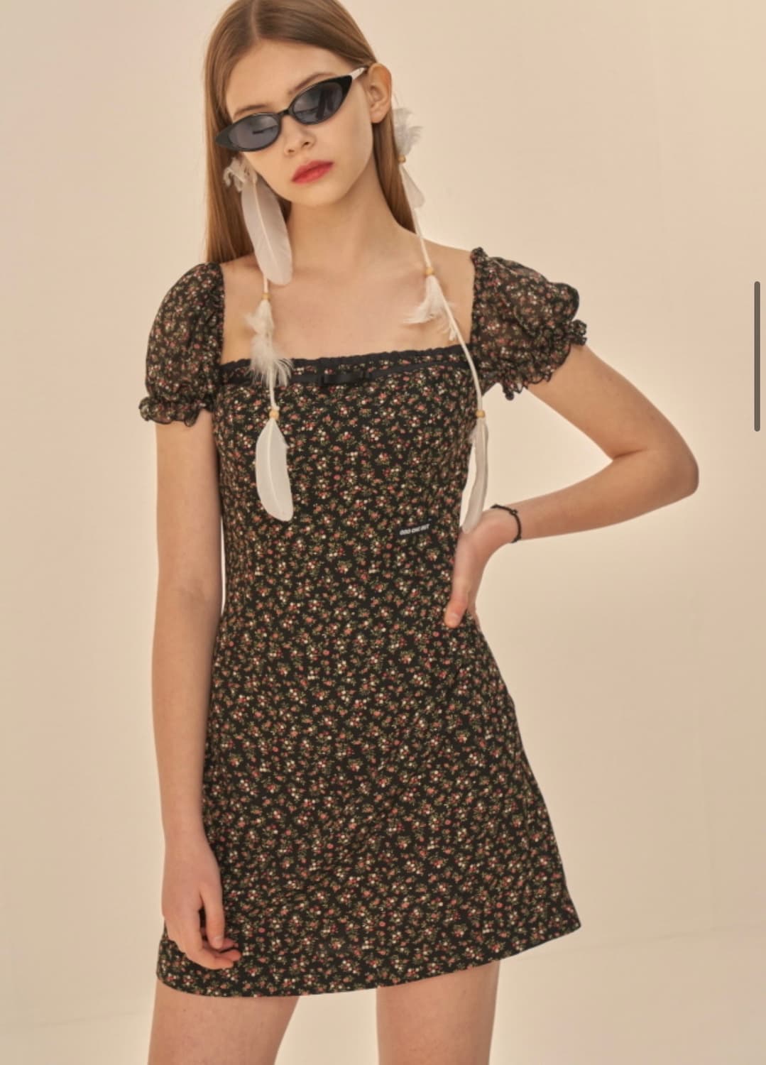 오드원아웃 플라워 퍼프 블랙 미니 원피스 s사이즈 입니다. 상품이미지1