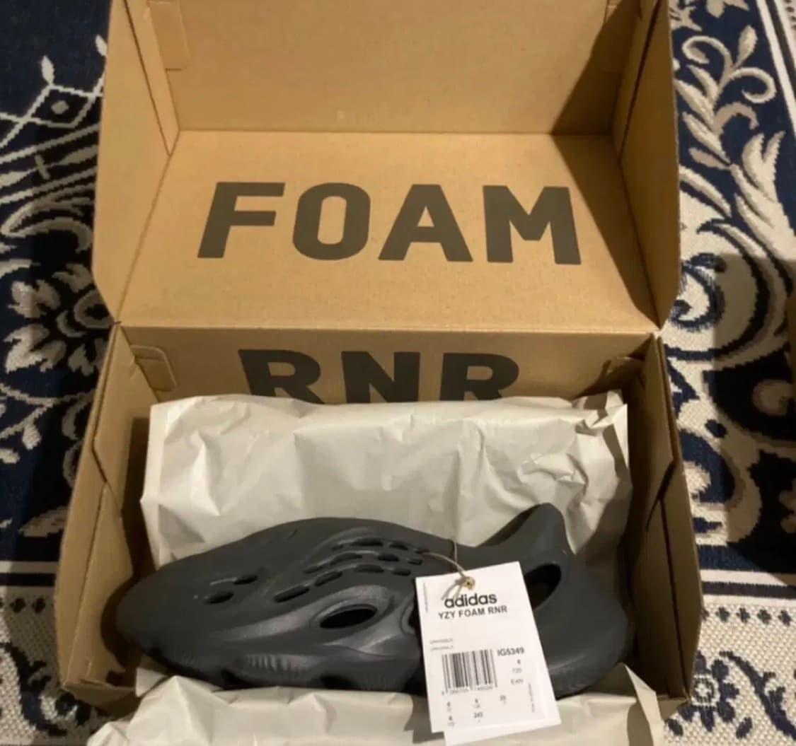 아디다스 이지 폼 러너 카본 상품이미지1