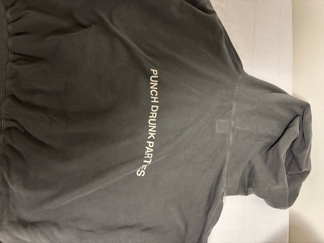 펀치드렁크파티즈 후드티 차콜 상품이미지2