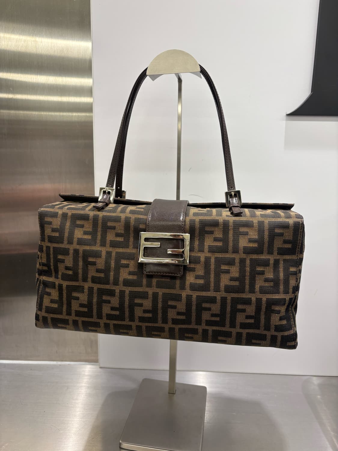 펜디 주카 패턴 캔버스 스퀘어백 상품이미지1