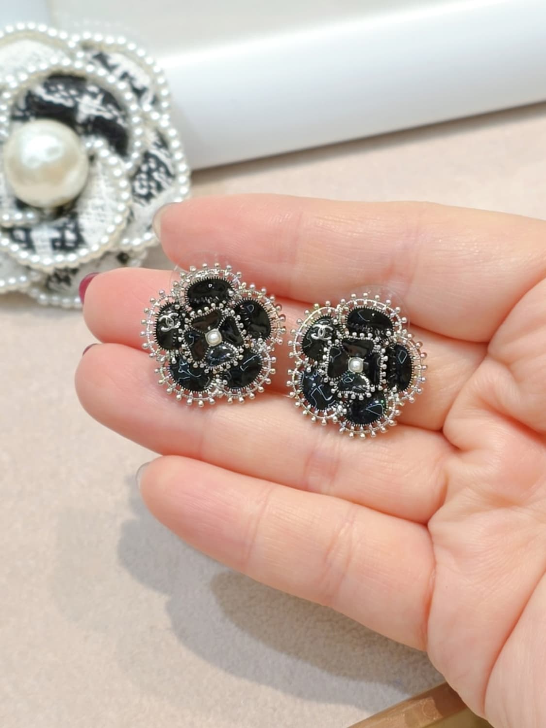 빈티지 샤넬 블랙 꽃 업사이클링 귀걸이 상품이미지7