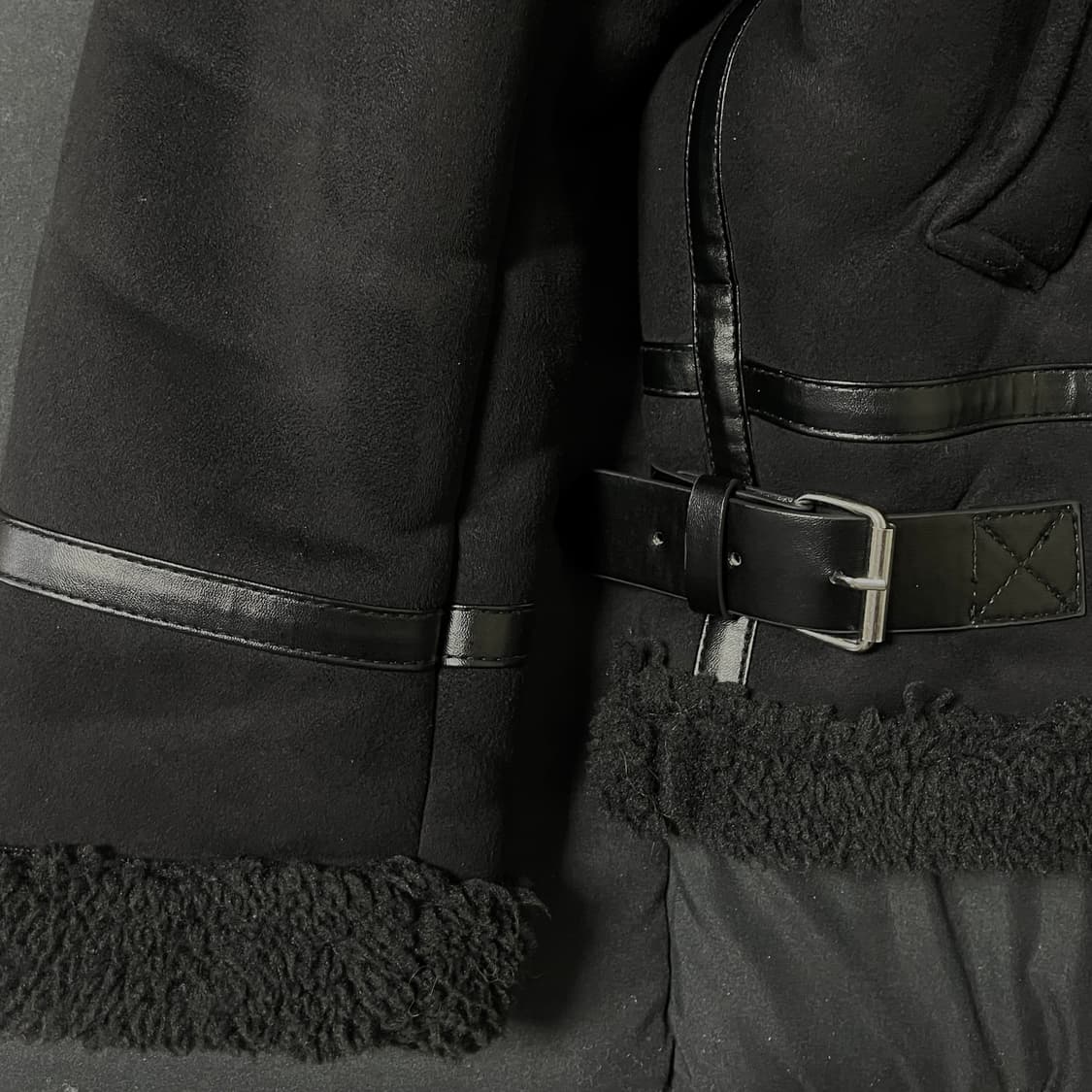 매스노운 레더 스트랩 스웨이드 무스탕 자켓 (Black) L 상품이미지2