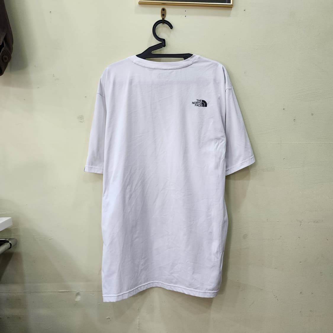 [110] 노스페이스 레귤러핏 로고 반팔 티셔츠 (화이트) 상품이미지3