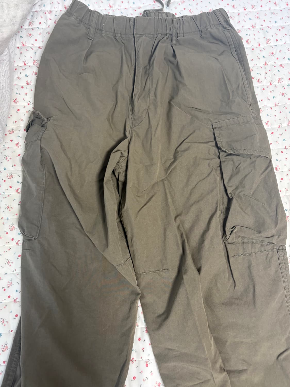 유니클로 U 와이드핏 파라슈트 카고팬츠 블랙,카키,베이지 S사이즈 상품이미지4