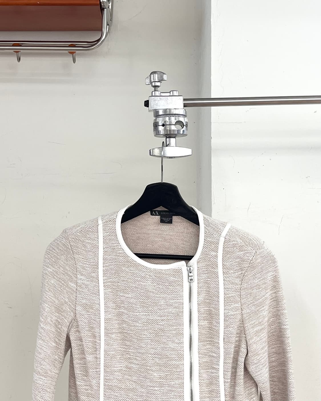 아르마니 익스체인지 베이지 텍스처 니트 모토 자켓 상품이미지2