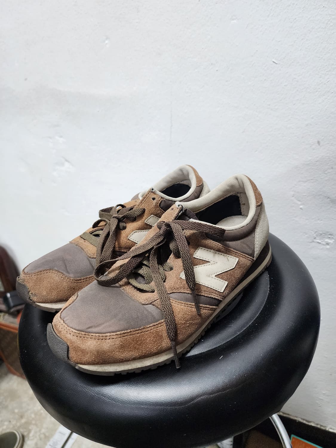 뉴발란스 브라운 스웨이드 운동화 상품이미지1