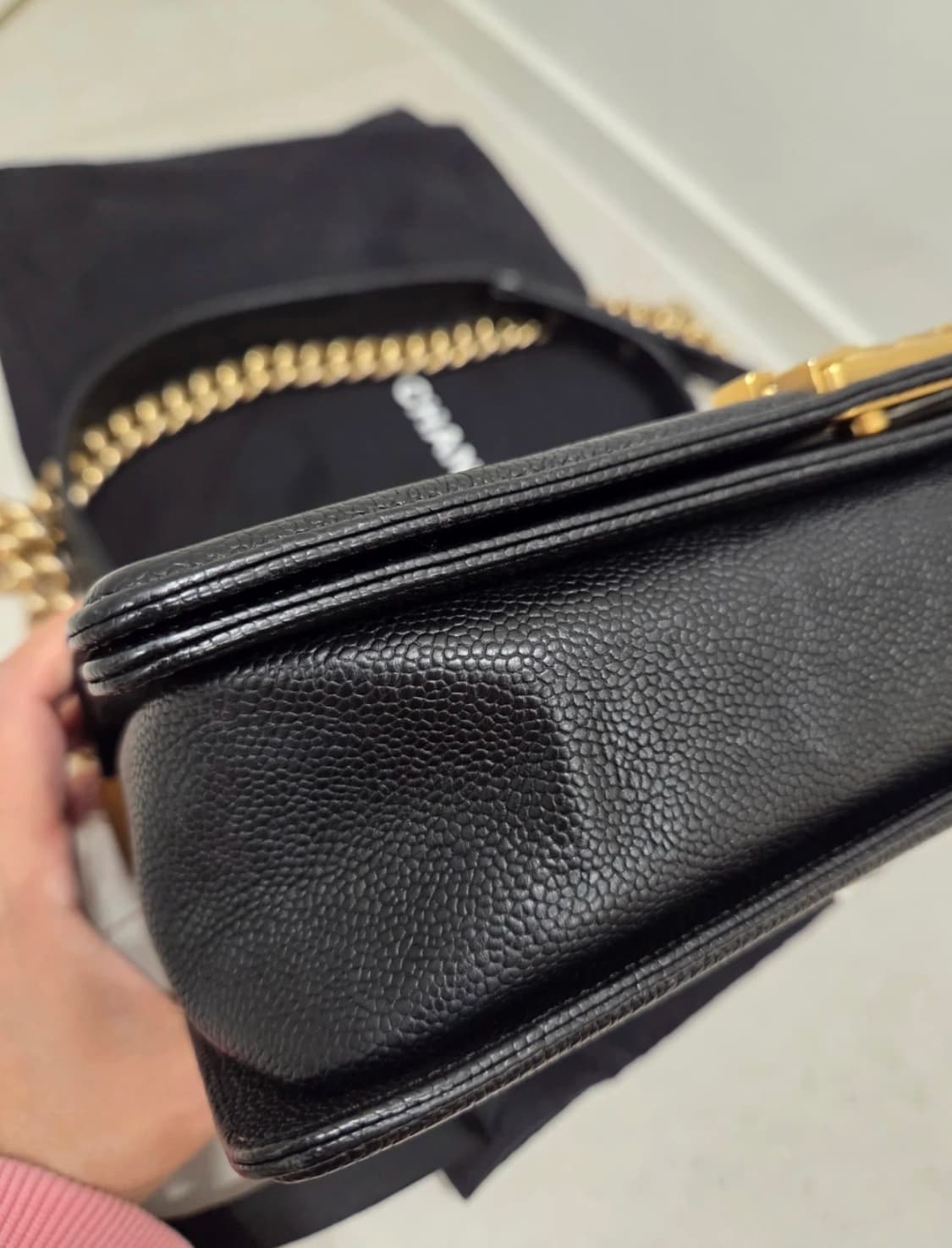 샤넬 보이백 캐비어 금장 라지 상품이미지4